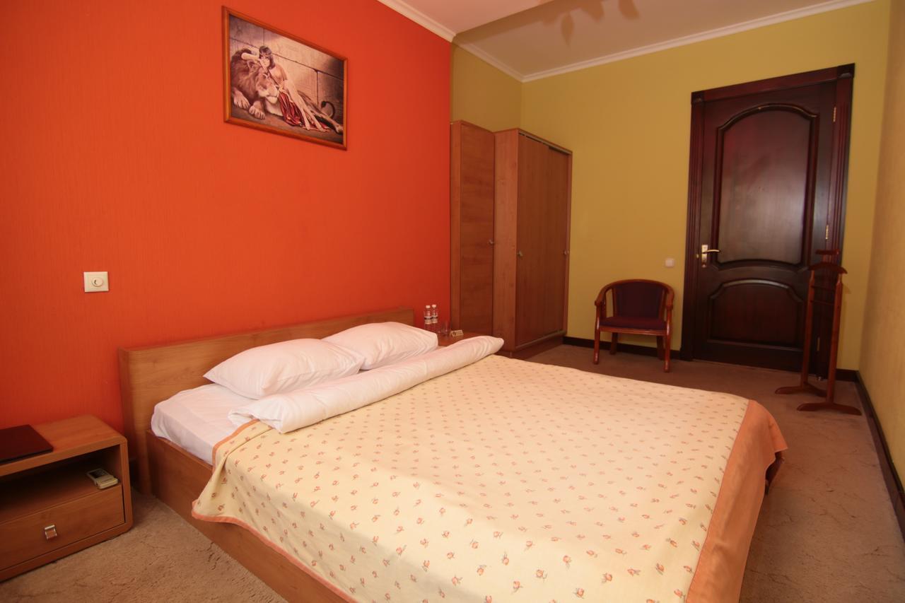 Chervona Kalina Hotel Kiev Exterior foto